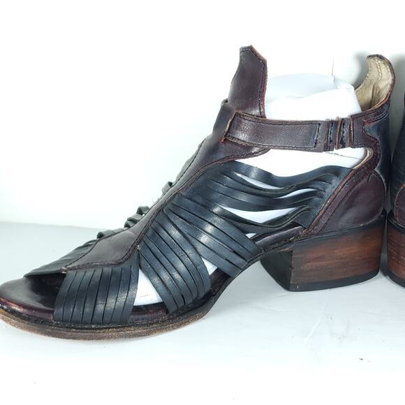 FREEBIRD BY STEVEN Women's Arrow US9 Black Distressed Leather Strappy Sandals - Picture 6 of 16